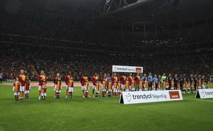 Galatasaray’da Manchester United maçı öncesi zemin endişesi!