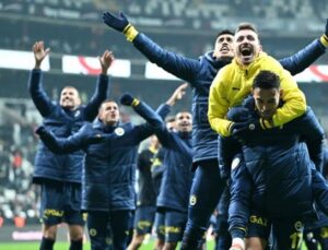 Fenerbahçe derbi galibiyetini taraftarı ile kutladı