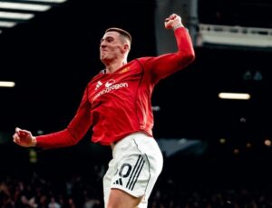 Manchester United, Crystal Palace’ı iki golle geçti